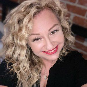 Meet your Posher, Lori